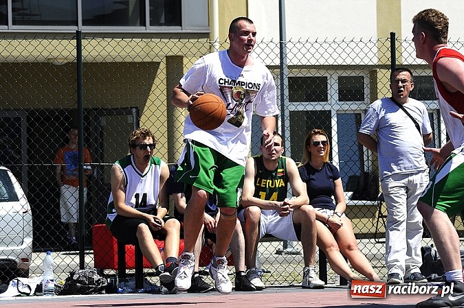 Zdjęcie w galerii na portalu naszraciborz.pl: Polacy i Czesi rywalizowali w turnieju streetballa wiadomości z regionu