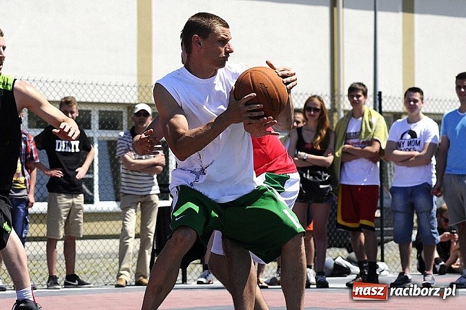 Zdjęcie w galerii na portalu naszraciborz.pl: Polacy i Czesi rywalizowali w turnieju streetballa wiadomości z regionu
