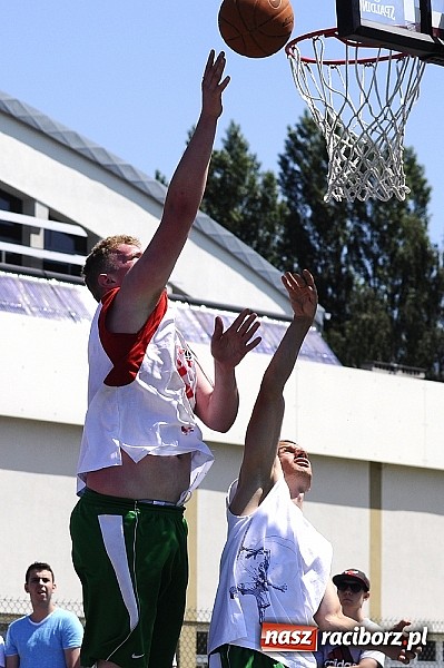Zdjęcie w galerii na portalu naszraciborz.pl: Polacy i Czesi rywalizowali w turnieju streetballa wiadomości z regionu