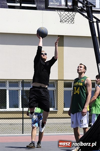 Zdjęcie w galerii na portalu naszraciborz.pl: Polacy i Czesi rywalizowali w turnieju streetballa wiadomości z regionu