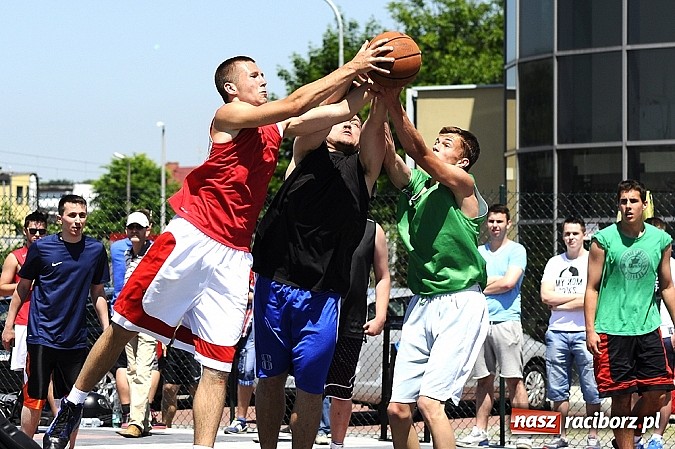 Zdjęcie w galerii na portalu naszraciborz.pl: Polacy i Czesi rywalizowali w turnieju streetballa wiadomości z regionu