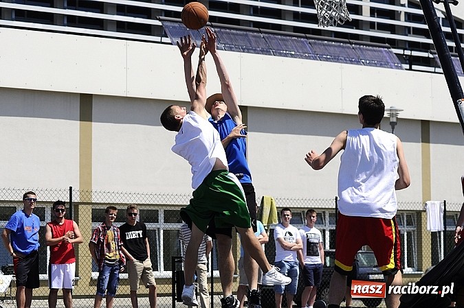 Zdjęcie w galerii na portalu naszraciborz.pl: Polacy i Czesi rywalizowali w turnieju streetballa wiadomości z regionu