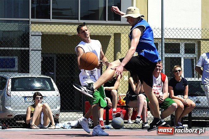 Zdjęcie w galerii na portalu naszraciborz.pl: Polacy i Czesi rywalizowali w turnieju streetballa wiadomości z regionu
