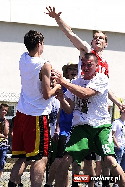 Zdjęcie w galerii na portalu naszraciborz.pl: Polacy i Czesi rywalizowali w turnieju streetballa wiadomości z regionu