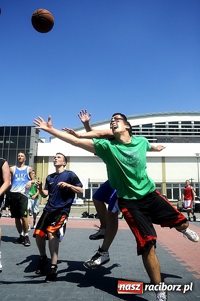 Zdjęcie w galerii na portalu naszraciborz.pl: Polacy i Czesi rywalizowali w turnieju streetballa wiadomości z regionu