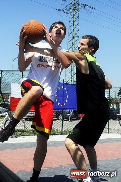 Zdjęcie w galerii na portalu naszraciborz.pl: Polacy i Czesi rywalizowali w turnieju streetballa wiadomości z regionu