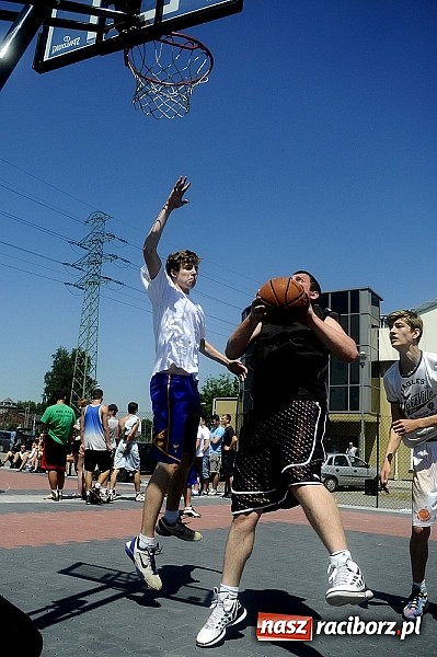Zdjęcie w galerii na portalu naszraciborz.pl: Polacy i Czesi rywalizowali w turnieju streetballa wiadomości z regionu