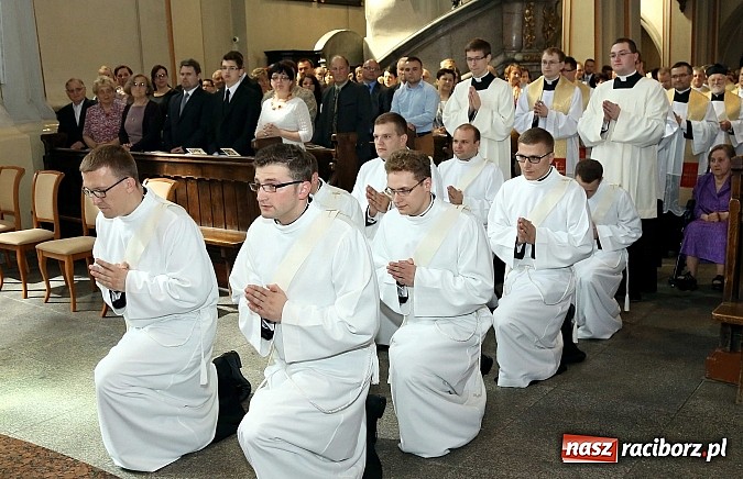 Zdjęcie w galerii na portalu naszraciborz.pl: Dwóch raciborzan przyjęło święcenia kapłańskie w katedrze opolskiej wiadomości z regionu
