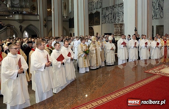 Zdjęcie w galerii na portalu naszraciborz.pl: Dwóch raciborzan przyjęło święcenia kapłańskie w katedrze opolskiej wiadomości z regionu