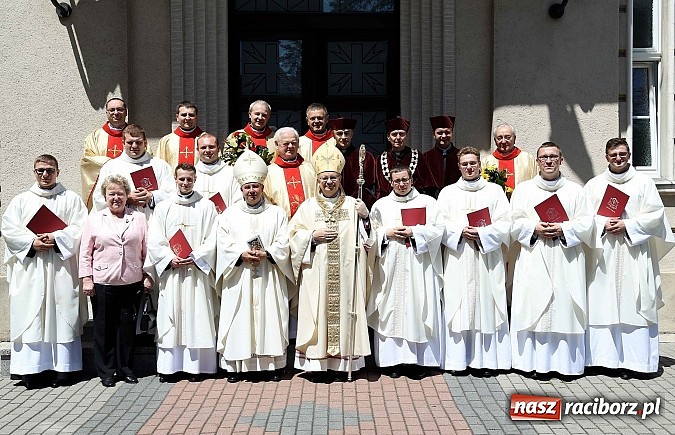 Zdjęcie w galerii na portalu naszraciborz.pl: Dwóch raciborzan przyjęło święcenia kapłańskie w katedrze opolskiej wiadomości z regionu