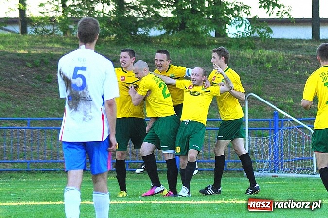 Zdjęcie w galerii na portalu naszraciborz.pl: Drzewiarz wywiózł trzy punkty z Raciborza. Trudna sytuacja Unii wiadomości z regionu