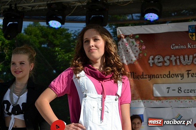 Zdjęcie w galerii na portalu naszraciborz.pl: W Tworkowie wybrali najsympatyczniejszą nastolatkę w gminie wiadomości z regionu