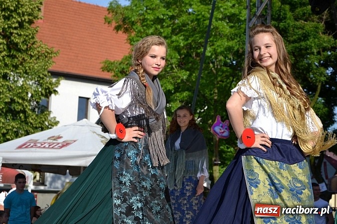 Zdjęcie w galerii na portalu naszraciborz.pl: W Tworkowie wybrali najsympatyczniejszą nastolatkę w gminie wiadomości z regionu