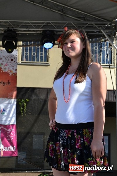 Zdjęcie w galerii na portalu naszraciborz.pl: W Tworkowie wybrali najsympatyczniejszą nastolatkę w gminie wiadomości z regionu