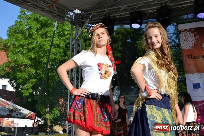 Zdjęcie w galerii na portalu naszraciborz.pl: W Tworkowie wybrali najsympatyczniejszą nastolatkę w gminie wiadomości z regionu