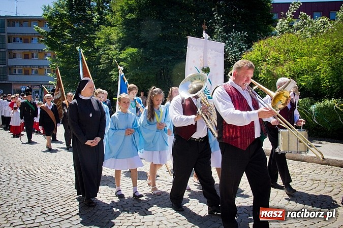 Zdjęcie w galerii na portalu naszraciborz.pl: Kościół farny. Prymicje ks. Michała Kaczówki wiadomości z regionu