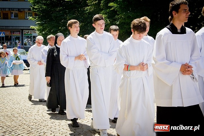 Zdjęcie w galerii na portalu naszraciborz.pl: Kościół farny. Prymicje ks. Michała Kaczówki wiadomości z regionu
