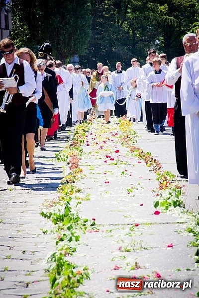 Zdjęcie w galerii na portalu naszraciborz.pl: Kościół farny. Prymicje ks. Michała Kaczówki wiadomości z regionu