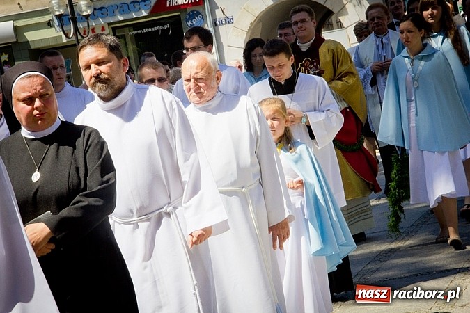 Zdjęcie w galerii na portalu naszraciborz.pl: Kościół farny. Prymicje ks. Michała Kaczówki wiadomości z regionu