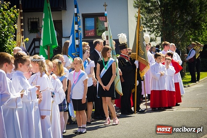 Zdjęcie w galerii na portalu naszraciborz.pl: Kościół Matki Bożej. Prymicje ks. Tomasza Gajdy wiadomości z regionu