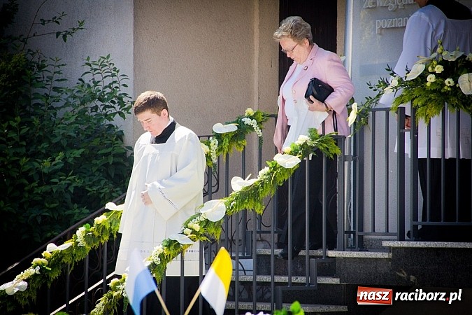 Zdjęcie w galerii na portalu naszraciborz.pl: Kościół Matki Bożej. Prymicje ks. Tomasza Gajdy wiadomości z regionu