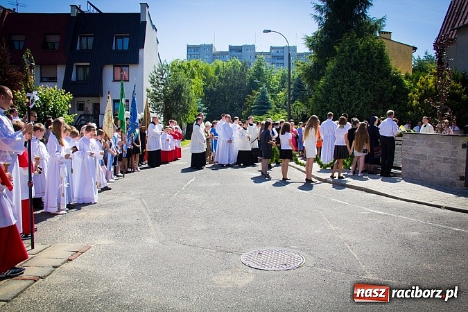Zdjęcie w galerii na portalu naszraciborz.pl: Kościół Matki Bożej. Prymicje ks. Tomasza Gajdy wiadomości z regionu