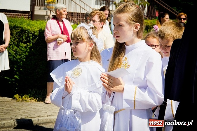 Zdjęcie w galerii na portalu naszraciborz.pl: Kościół Matki Bożej. Prymicje ks. Tomasza Gajdy wiadomości z regionu