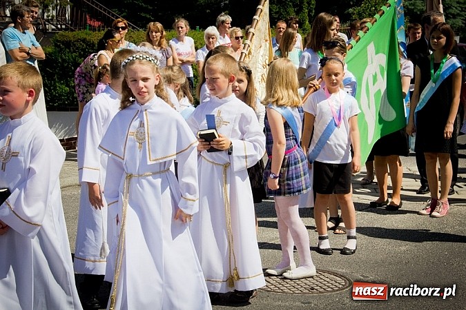 Zdjęcie w galerii na portalu naszraciborz.pl: Kościół Matki Bożej. Prymicje ks. Tomasza Gajdy wiadomości z regionu