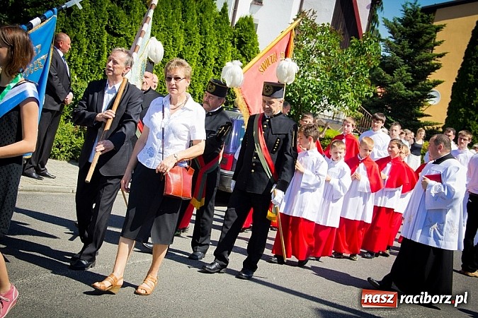 Zdjęcie w galerii na portalu naszraciborz.pl: Kościół Matki Bożej. Prymicje ks. Tomasza Gajdy wiadomości z regionu