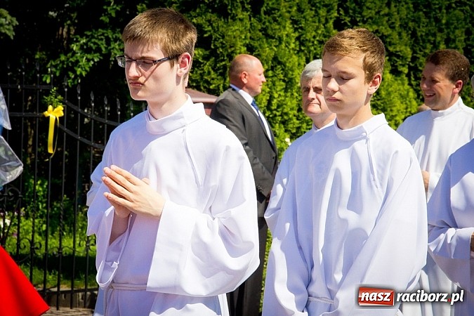 Zdjęcie w galerii na portalu naszraciborz.pl: Kościół Matki Bożej. Prymicje ks. Tomasza Gajdy wiadomości z regionu