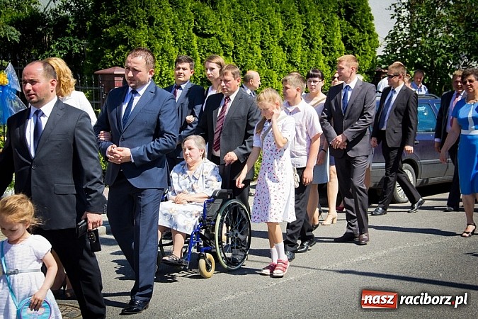 Zdjęcie w galerii na portalu naszraciborz.pl: Kościół Matki Bożej. Prymicje ks. Tomasza Gajdy wiadomości z regionu