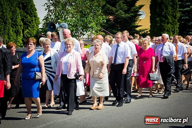 Zdjęcie w galerii na portalu naszraciborz.pl: Kościół Matki Bożej. Prymicje ks. Tomasza Gajdy wiadomości z regionu