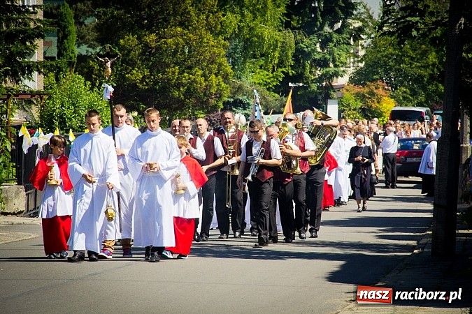 Zdjęcie w galerii na portalu naszraciborz.pl: Kościół Matki Bożej. Prymicje ks. Tomasza Gajdy wiadomości z regionu