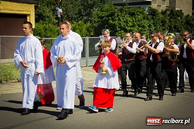 Zdjęcie w galerii na portalu naszraciborz.pl: Kościół Matki Bożej. Prymicje ks. Tomasza Gajdy wiadomości z regionu