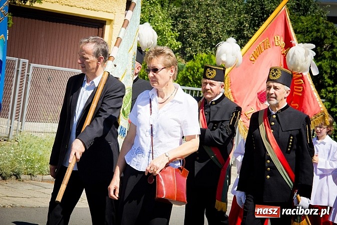Zdjęcie w galerii na portalu naszraciborz.pl: Kościół Matki Bożej. Prymicje ks. Tomasza Gajdy wiadomości z regionu