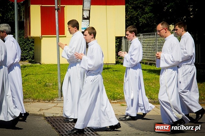 Zdjęcie w galerii na portalu naszraciborz.pl: Kościół Matki Bożej. Prymicje ks. Tomasza Gajdy wiadomości z regionu