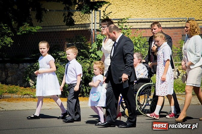 Zdjęcie w galerii na portalu naszraciborz.pl: Kościół Matki Bożej. Prymicje ks. Tomasza Gajdy wiadomości z regionu