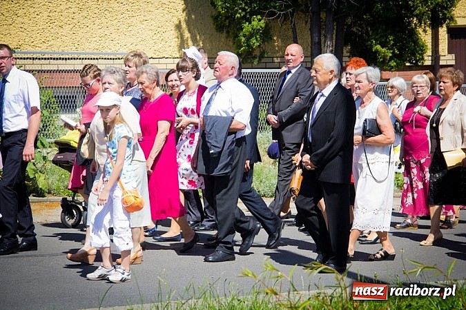Zdjęcie w galerii na portalu naszraciborz.pl: Kościół Matki Bożej. Prymicje ks. Tomasza Gajdy wiadomości z regionu