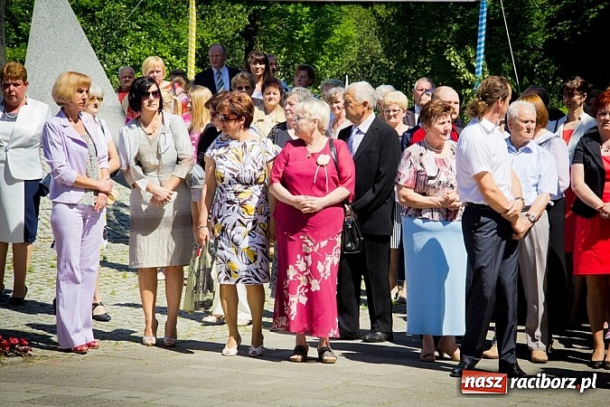 Zdjęcie w galerii na portalu naszraciborz.pl: Kościół Matki Bożej. Prymicje ks. Tomasza Gajdy wiadomości z regionu