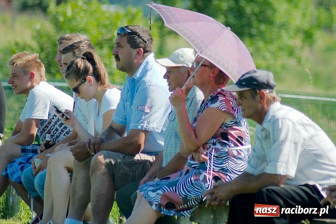 Zdjęcie w galerii na portalu naszraciborz.pl: B klasa: Brzezie rozstrzelało Samborowice wiadomości z regionu