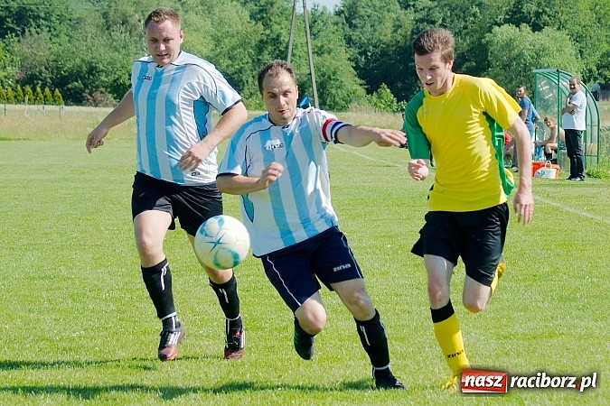 Zdjęcie w galerii na portalu naszraciborz.pl: B klasa: Brzezie rozstrzelało Samborowice wiadomości z regionu