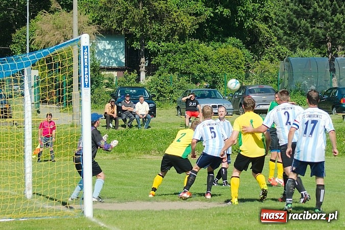 Zdjęcie w galerii na portalu naszraciborz.pl: B klasa: Brzezie rozstrzelało Samborowice wiadomości z regionu