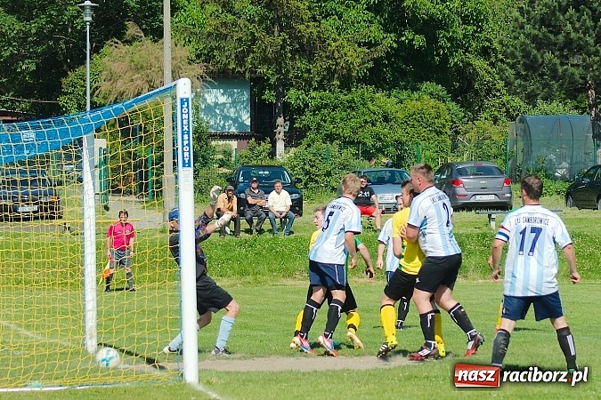 Zdjęcie w galerii na portalu naszraciborz.pl: B klasa: Brzezie rozstrzelało Samborowice wiadomości z regionu