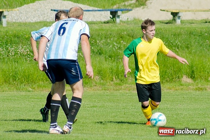 Zdjęcie w galerii na portalu naszraciborz.pl: B klasa: Brzezie rozstrzelało Samborowice wiadomości z regionu