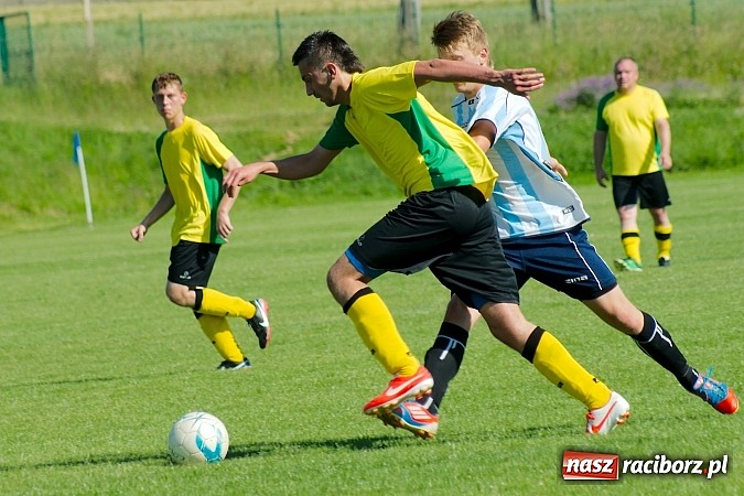 Zdjęcie w galerii na portalu naszraciborz.pl: B klasa: Brzezie rozstrzelało Samborowice wiadomości z regionu