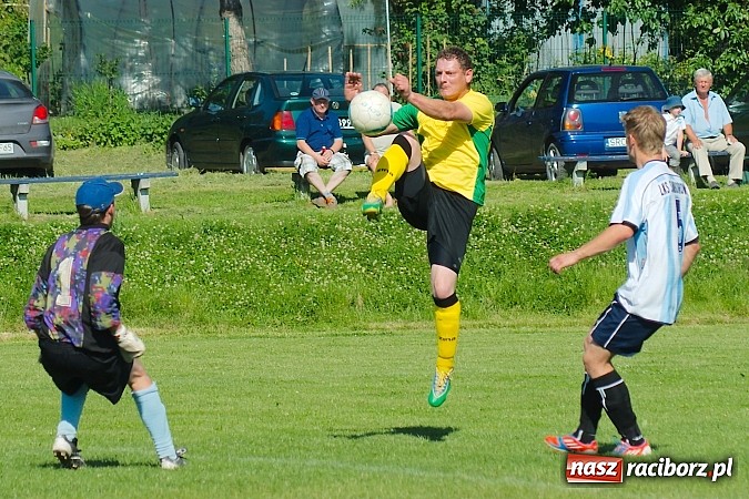 Zdjęcie w galerii na portalu naszraciborz.pl: B klasa: Brzezie rozstrzelało Samborowice wiadomości z regionu