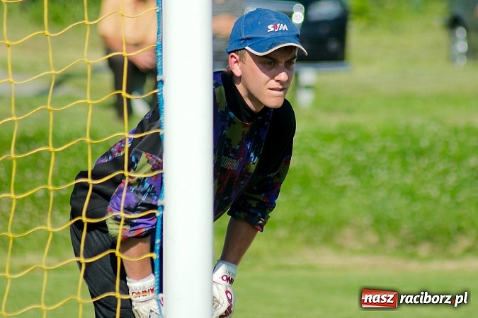 Zdjęcie w galerii na portalu naszraciborz.pl: B klasa: Brzezie rozstrzelało Samborowice wiadomości z regionu