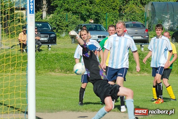 Zdjęcie w galerii na portalu naszraciborz.pl: B klasa: Brzezie rozstrzelało Samborowice wiadomości z regionu