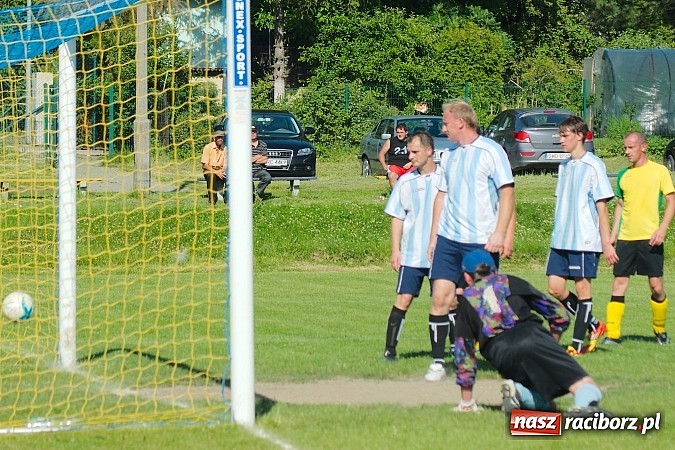 Zdjęcie w galerii na portalu naszraciborz.pl: B klasa: Brzezie rozstrzelało Samborowice wiadomości z regionu