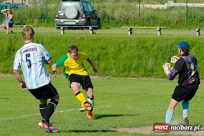 Zdjęcie w galerii na portalu naszraciborz.pl: B klasa: Brzezie rozstrzelało Samborowice wiadomości z regionu